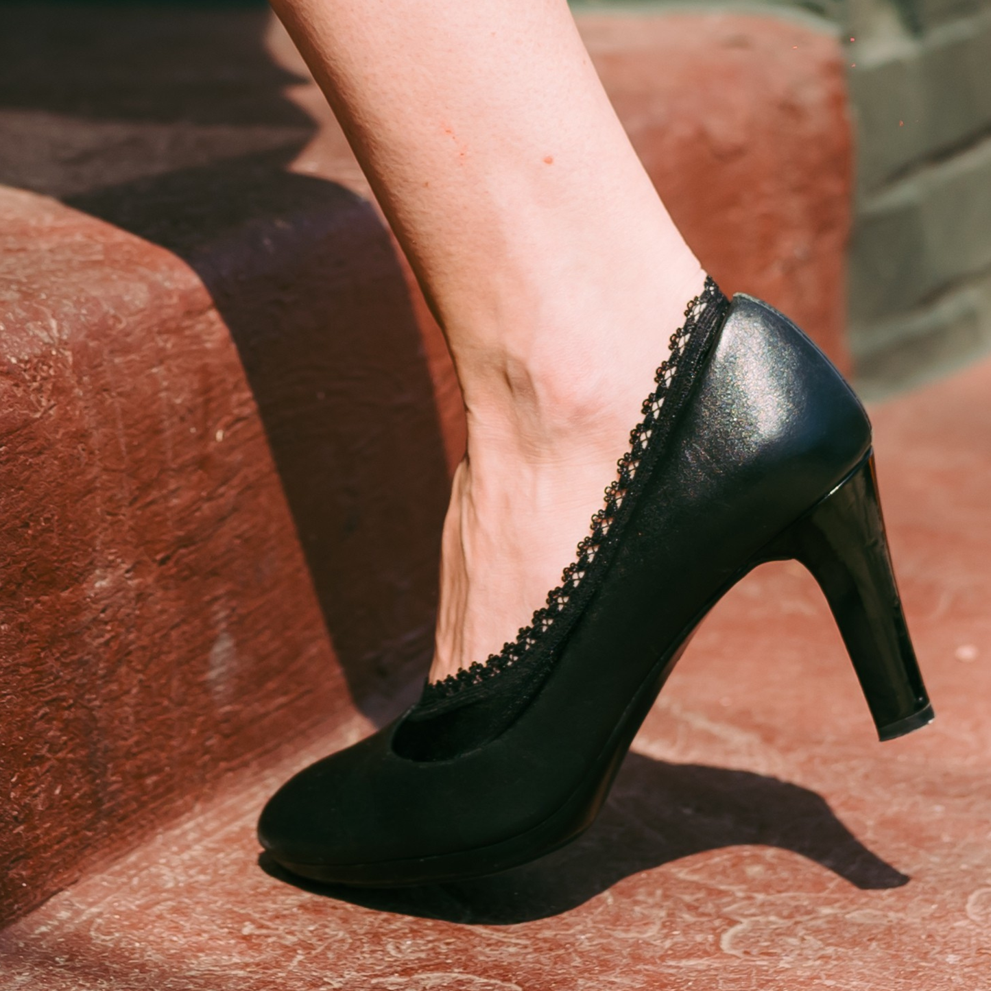 Black dress shoes / dress heels with Arbella Style no-show footies - extended coverage protects top of foot